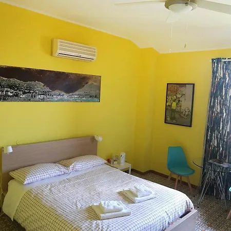 19 Guest house *